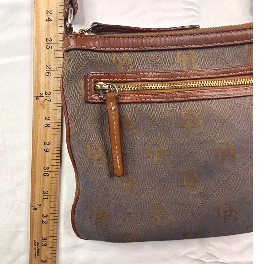 Dooney & Bourke Monogram Signature Canvas Crossbody Bag Brown Leather Trim‎ Duck